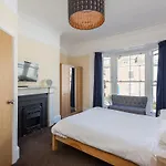 No 4 House 8 Adult And 2 Children Whitby