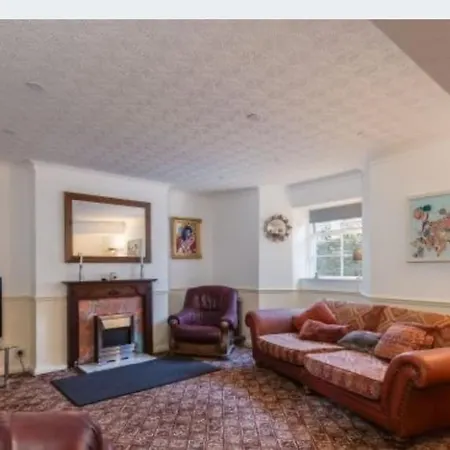 No 4 House 8 Adult And 2 Children Whitby
