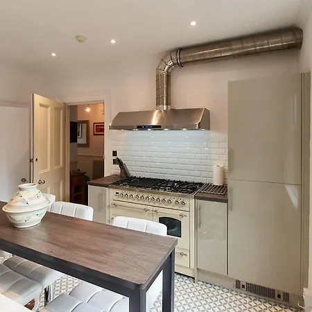 No 4 House 8 Adult And 2 Children * Whitby