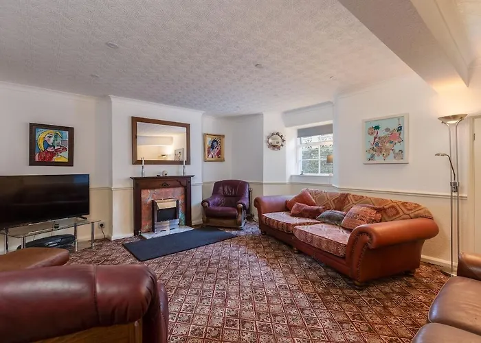 No 4 House 8 Adult And 2 Children