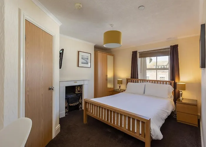 No 4 House 8 Adult And 2 Children